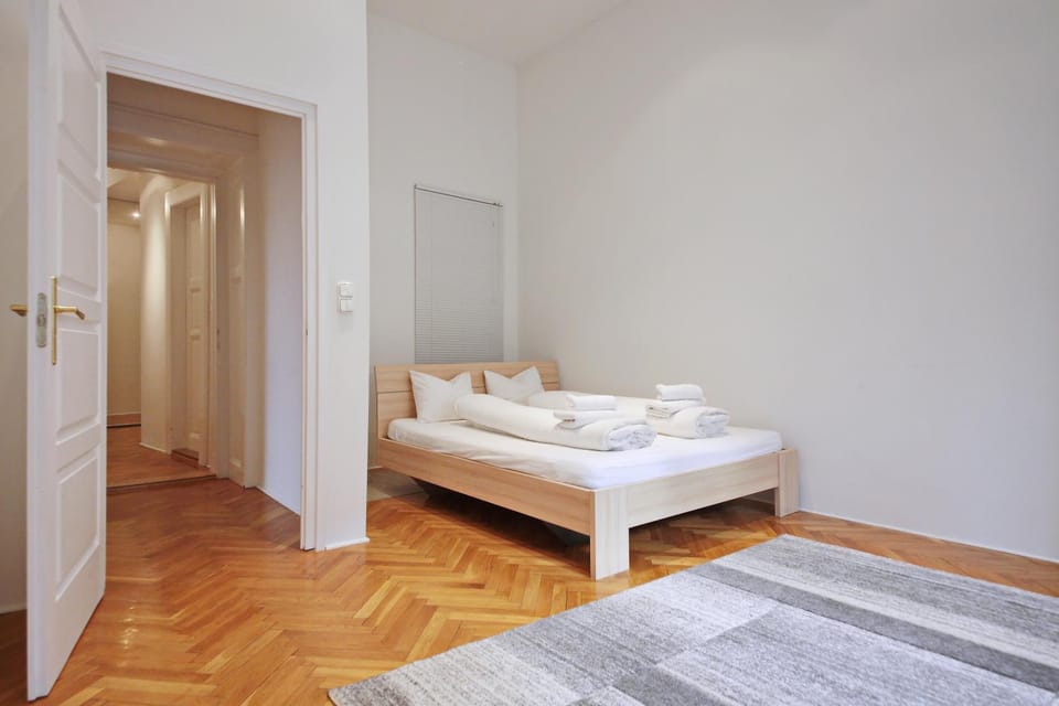 Photo of the whole room, Bedroom, towels