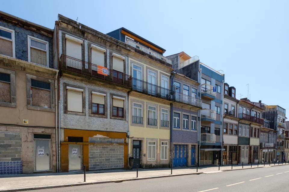 Property building, Day, Neighbourhood, City view, Street view, Location