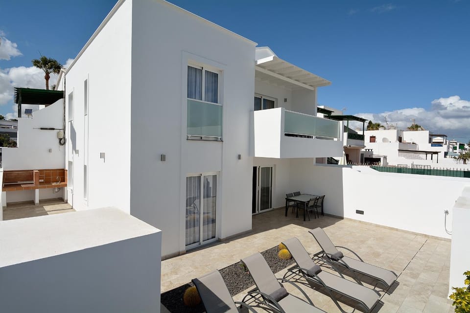 Property building, BBQ facilities, Balcony/Terrace