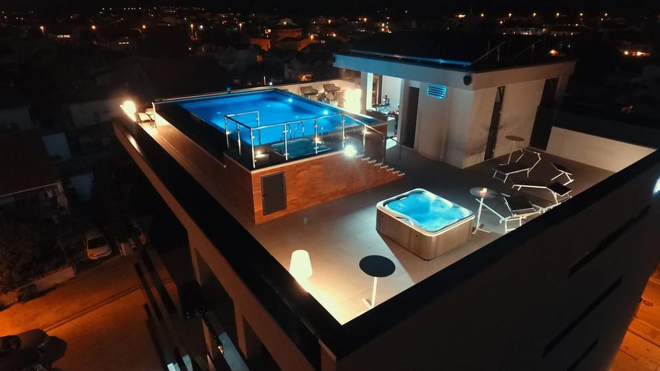 Night, Bird's eye view, Hot Tub, View (from property/room), Lounge or bar, Swimming pool, Swimming pool