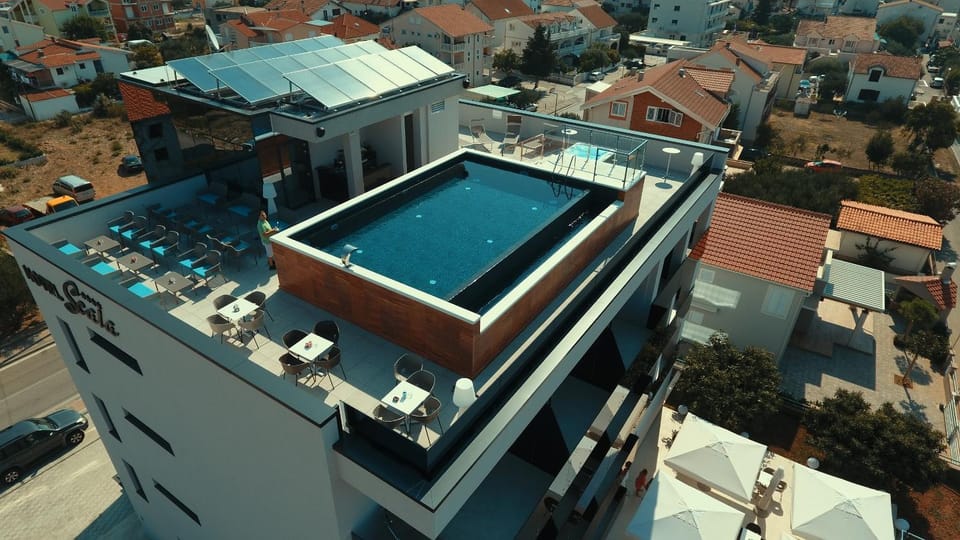 Pool view, Swimming pool, Swimming pool, sunbed