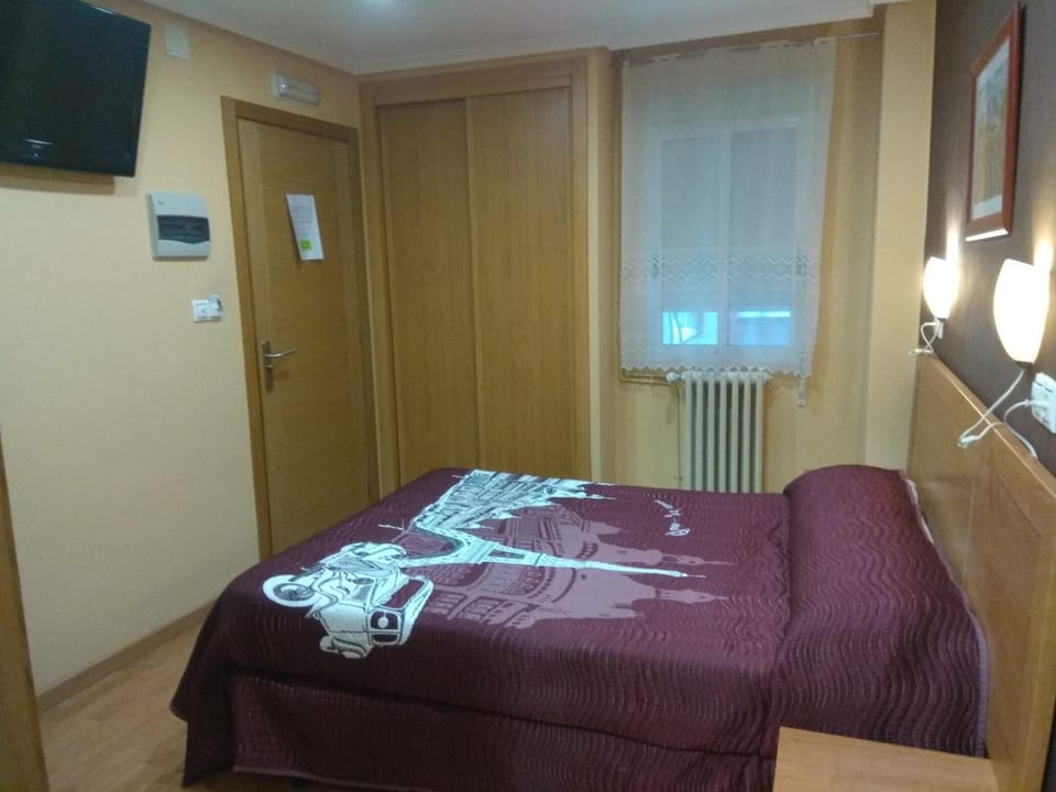 Hostal Lido Bed and Breakfast in Ourense