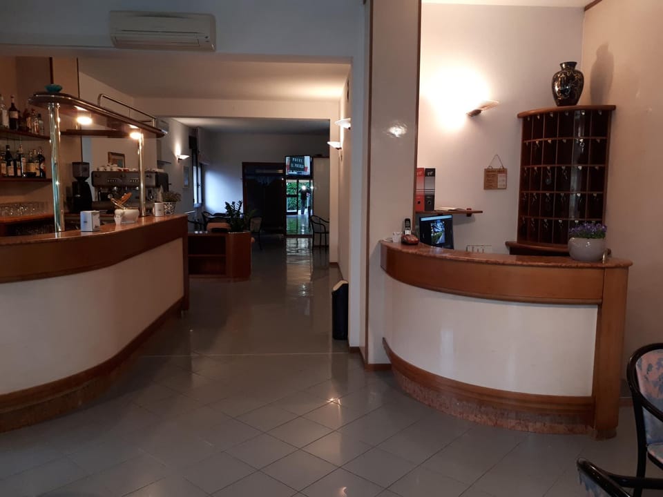 Lobby or reception, Lounge or bar