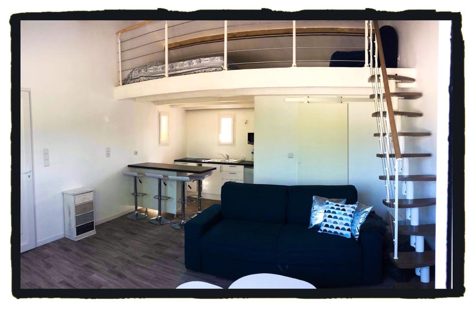 Kitchen or kitchenette, Living room, Dining area, Bedroom