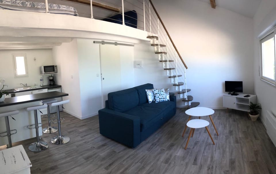 Kitchen or kitchenette, Living room, Dining area