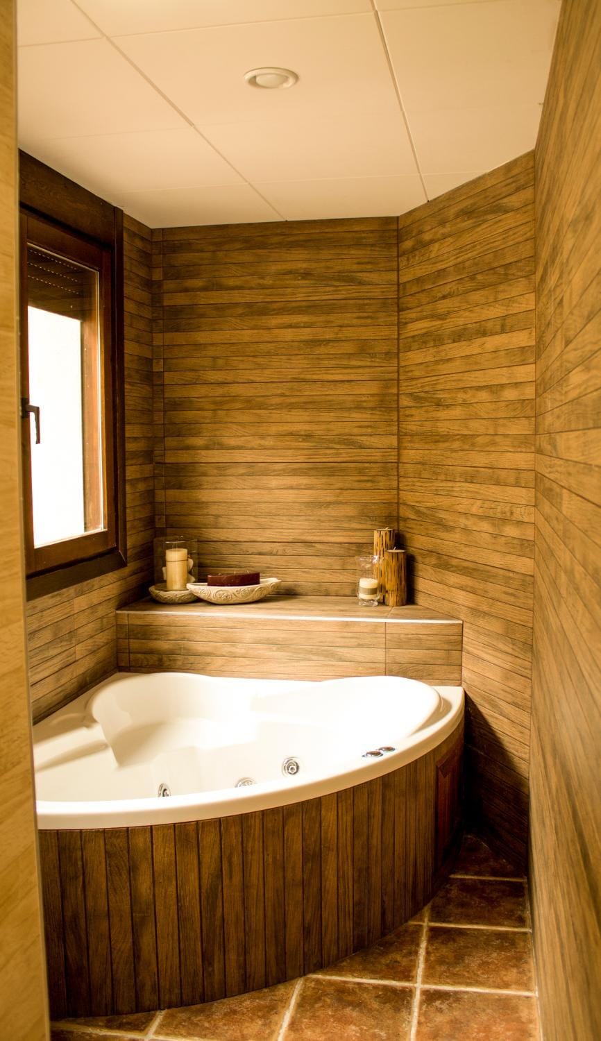 Hot Tub, Bathroom, Inner courtyard view