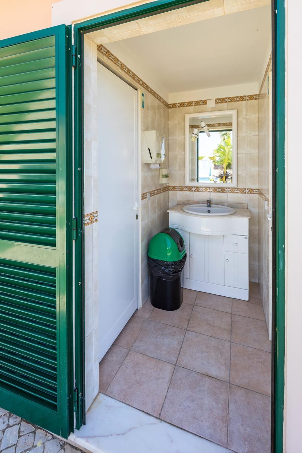 Toilet, Area and facilities