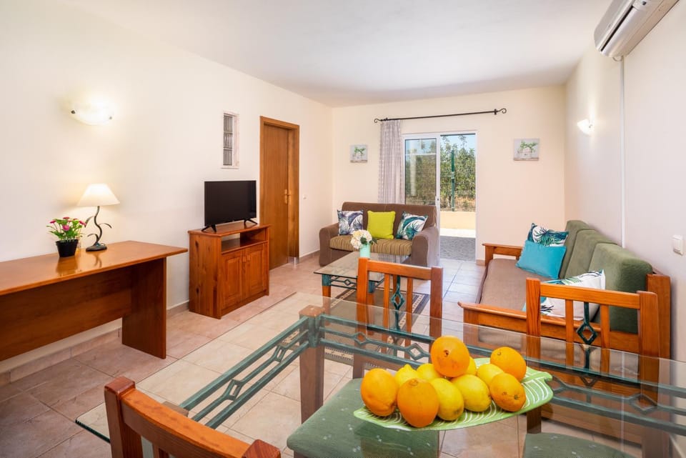 Apartamentos Monte dos Avós, Albufeira by AlgarveBlossom Apartment in Guia