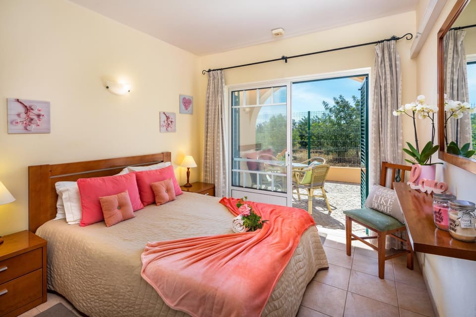 Apartamentos Monte dos Avós, Albufeira by AlgarveBlossom Apartment in Guia