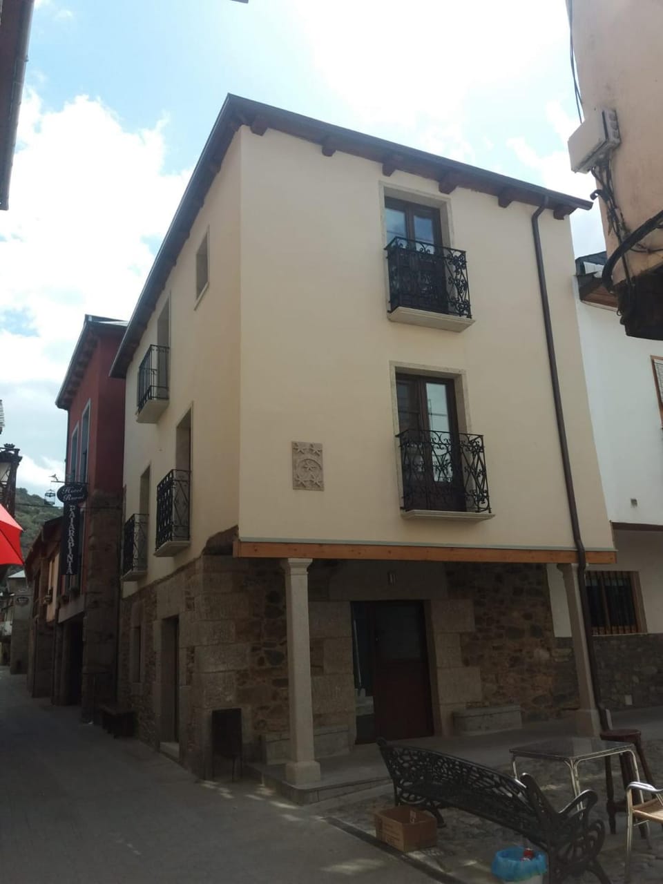 Facade/entrance