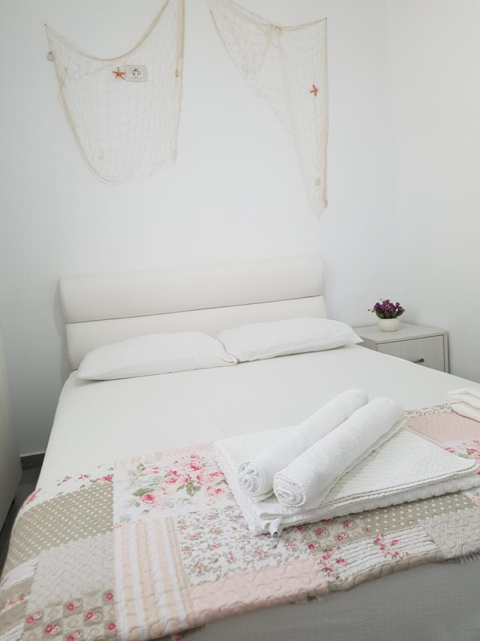 Photo of the whole room, Bedroom, Sea view