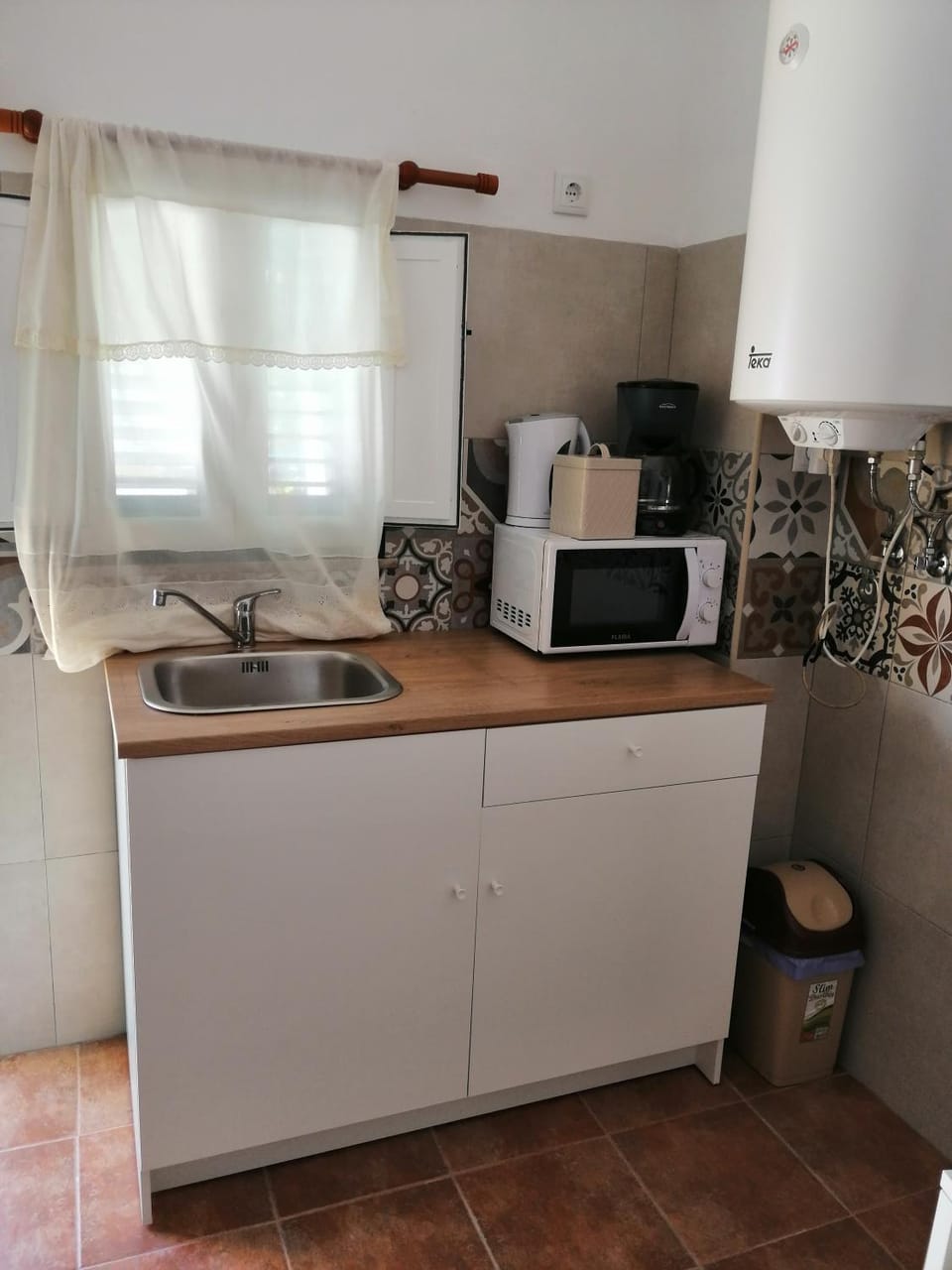 Kitchen or kitchenette