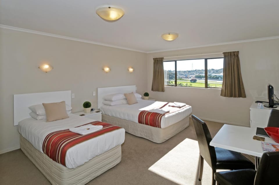 Day, Photo of the whole room, Garden view