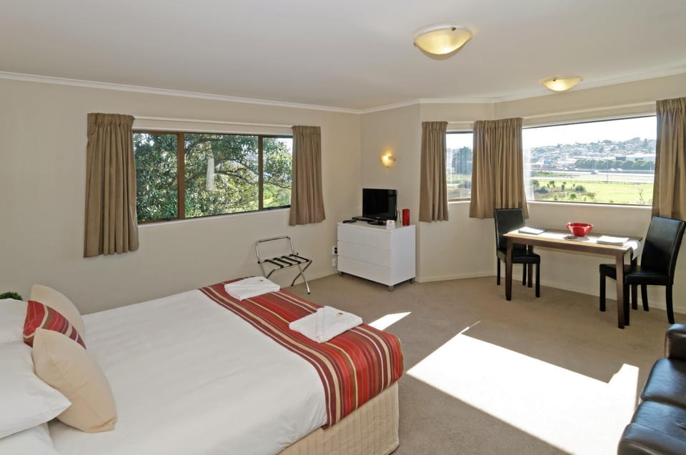 Day, Photo of the whole room, Garden view