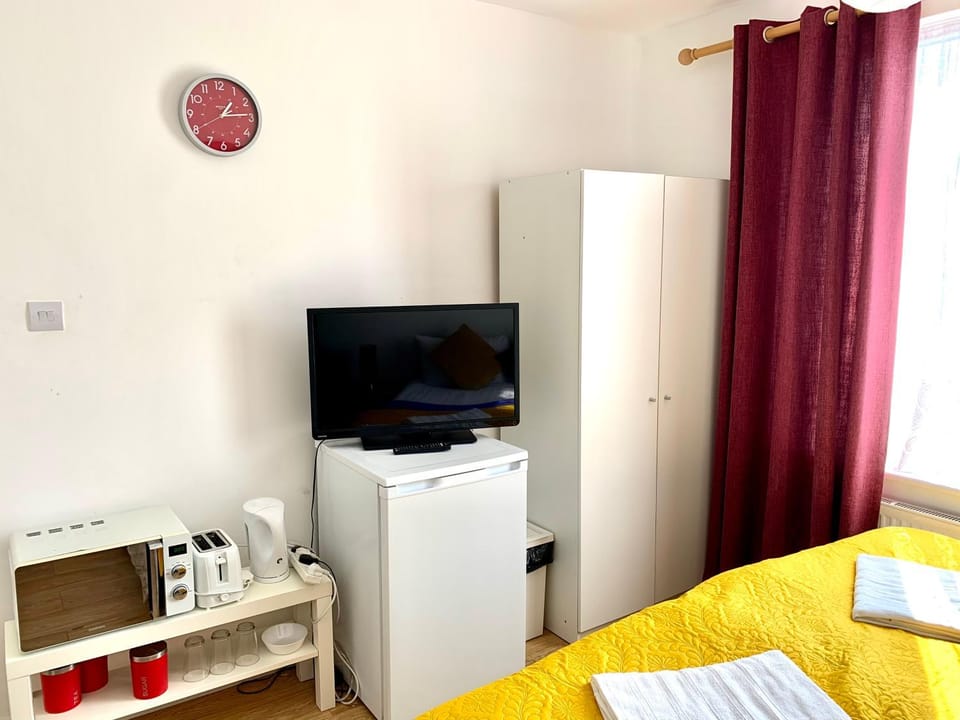 Studio Apartment, Private Bathroom and Parking Inn in Ilford