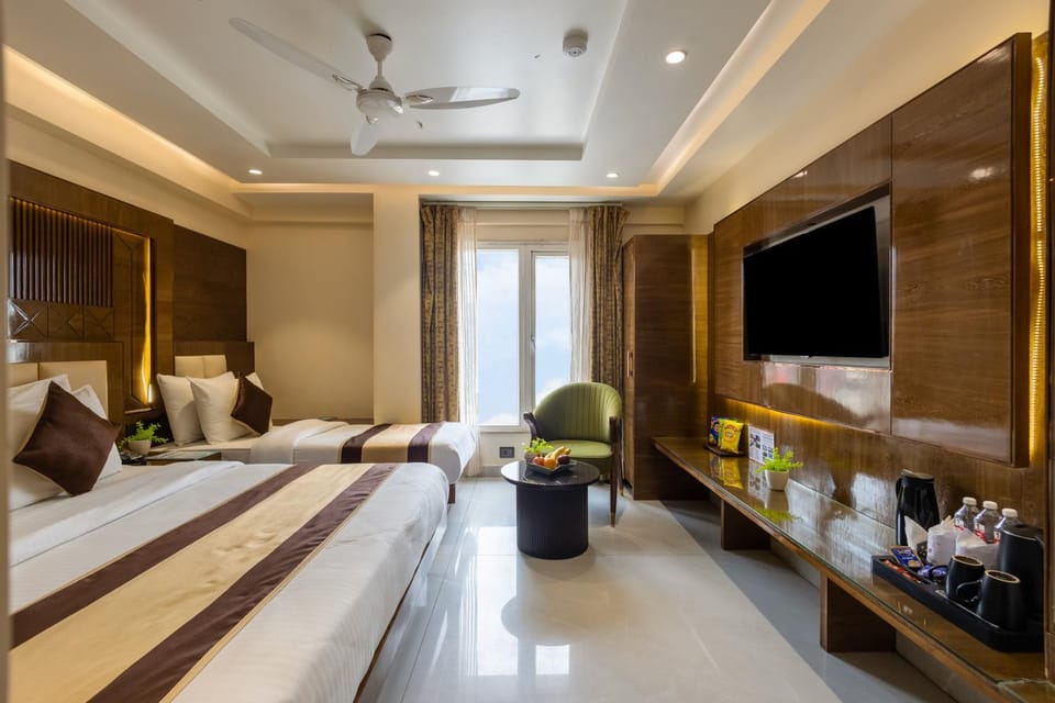 Bed, TV and multimedia, Photo of the whole room, Seating area, Bedroom, air conditioner