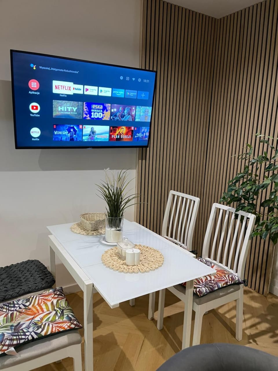 TV and multimedia, Living room, Dining area