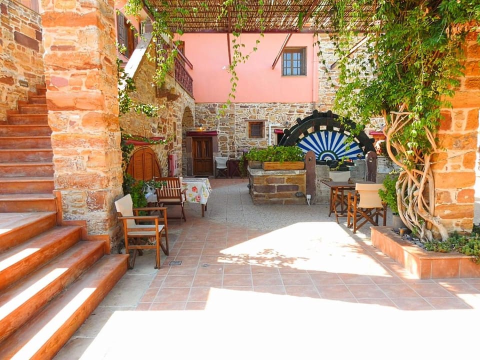Property building, Garden, Garden view, Garden view