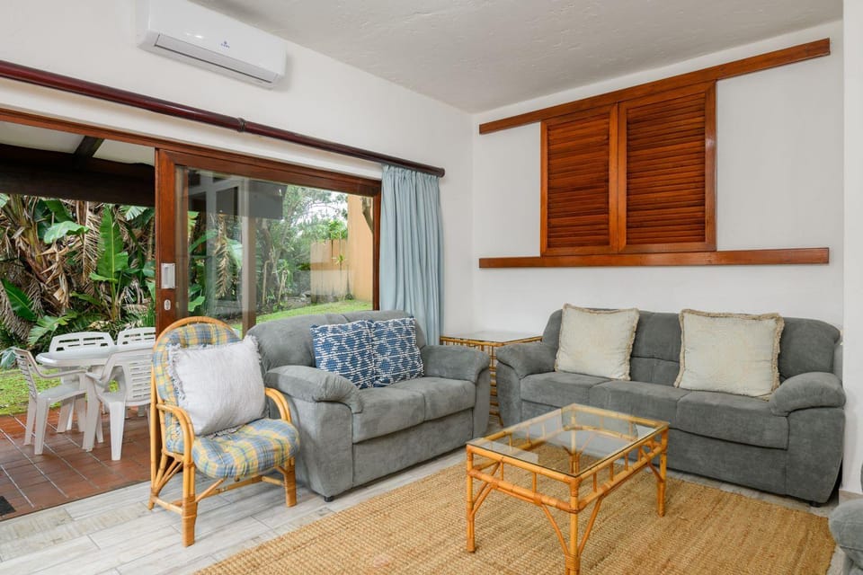 Patio, Living room