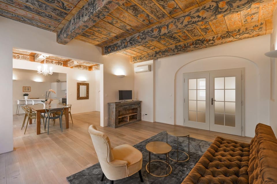 18th CENTURY BAROQUE RESIDENCE Apartment in Prague