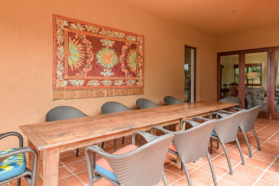 Seating area, Dining area