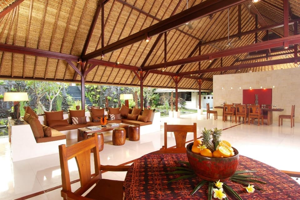 Living room, Seating area, Dining area, Area and facilities