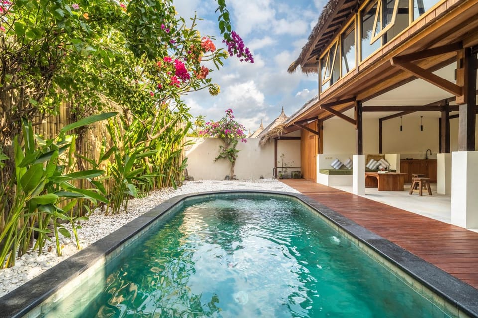 Property building, Day, Garden, View (from property/room), Balcony/Terrace, Living room, Garden view, Pool view, Swimming pool, Swimming pool, sunbed