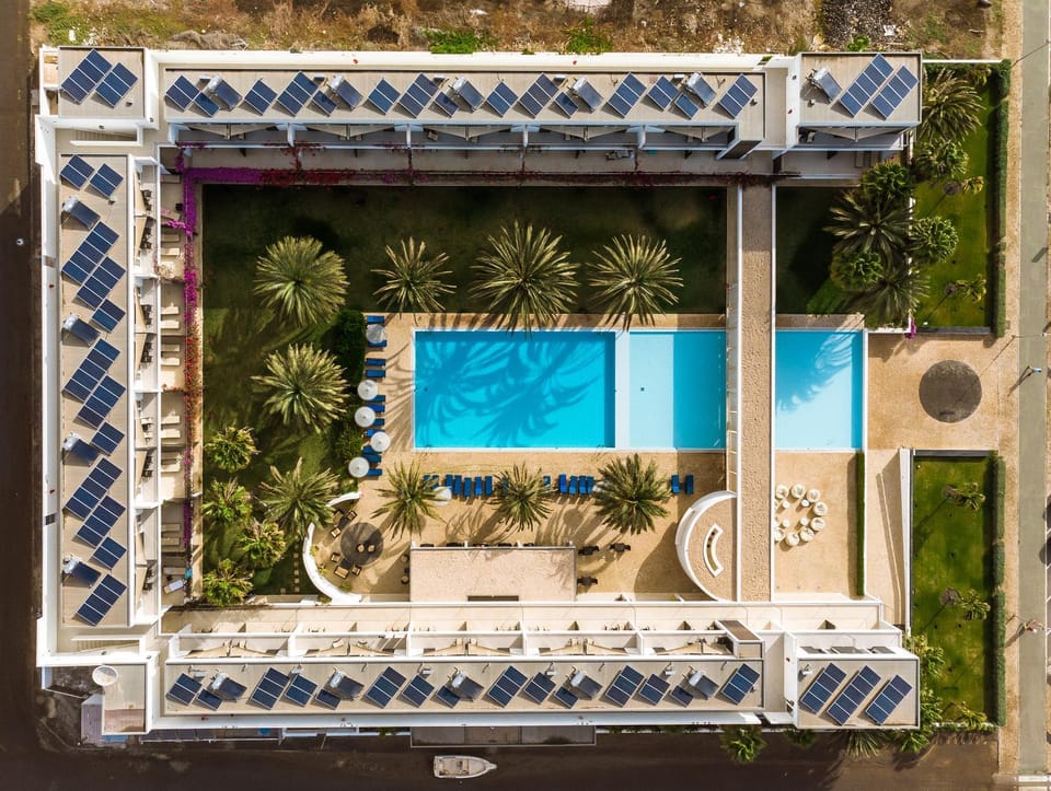 Property building, Garden, Swimming pool