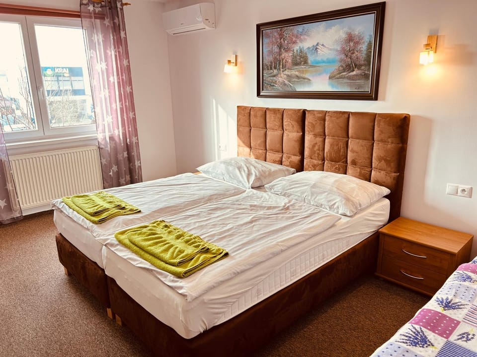Bed, Photo of the whole room, towels
