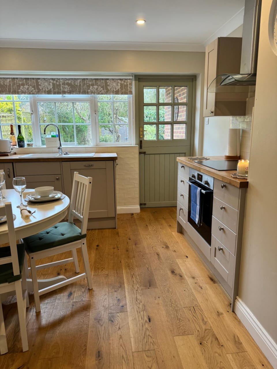 'BRAMLEY FALL COTTAGE' NEW AVAILABILITY - Attached Cottage,3 Bedrooms-1 on ground level, SLEEPS 6-2 Bathrooms, Wittering and Chichester easy drive, Child friendly,Small Breed Dog Friendly 2 max, Parking-EV Point House in Chichester District