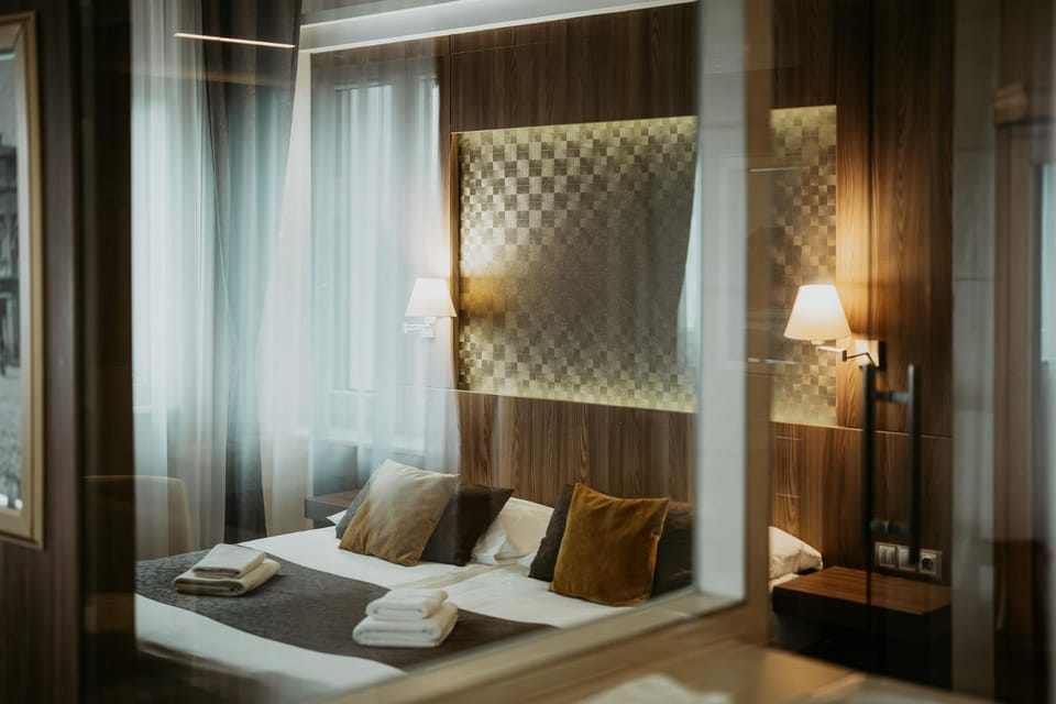 Bed, Photo of the whole room, towels