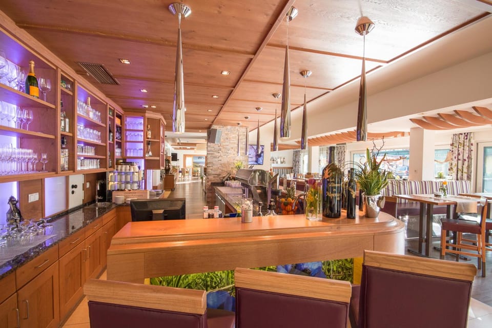 Restaurant/places to eat, Lounge or bar, Drinks