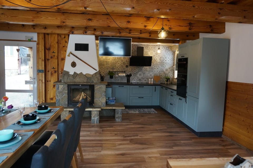 Kitchen or kitchenette, Communal kitchen