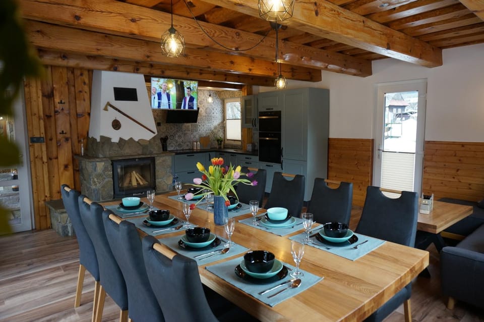 Communal lounge/ TV room, Kitchen or kitchenette, Living room, Seating area, Dining area