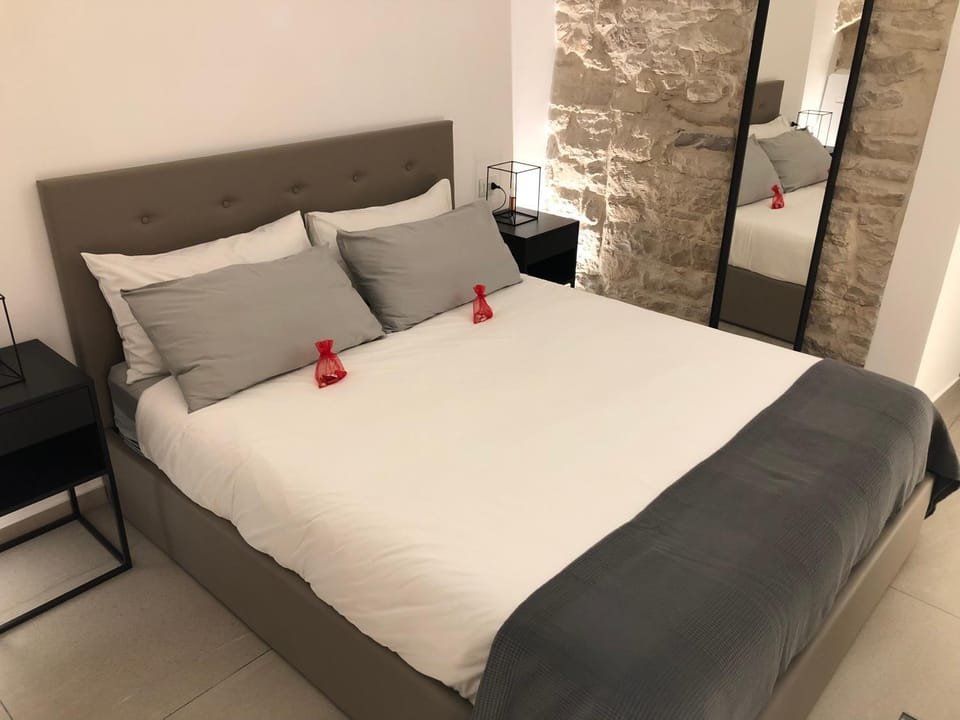 Bed, Bedroom
