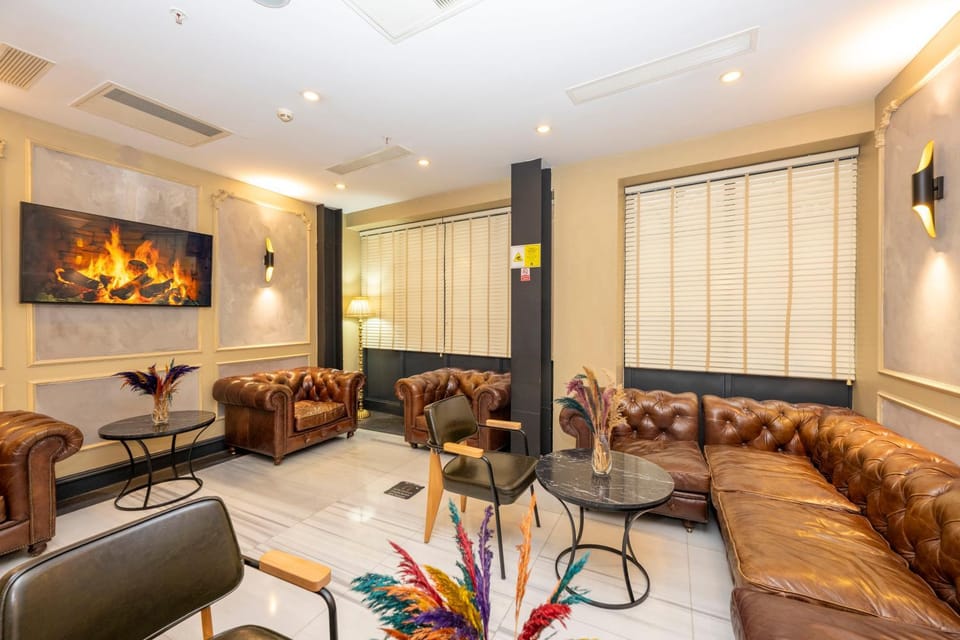 Communal lounge/ TV room, TV and multimedia, Living room, Seating area