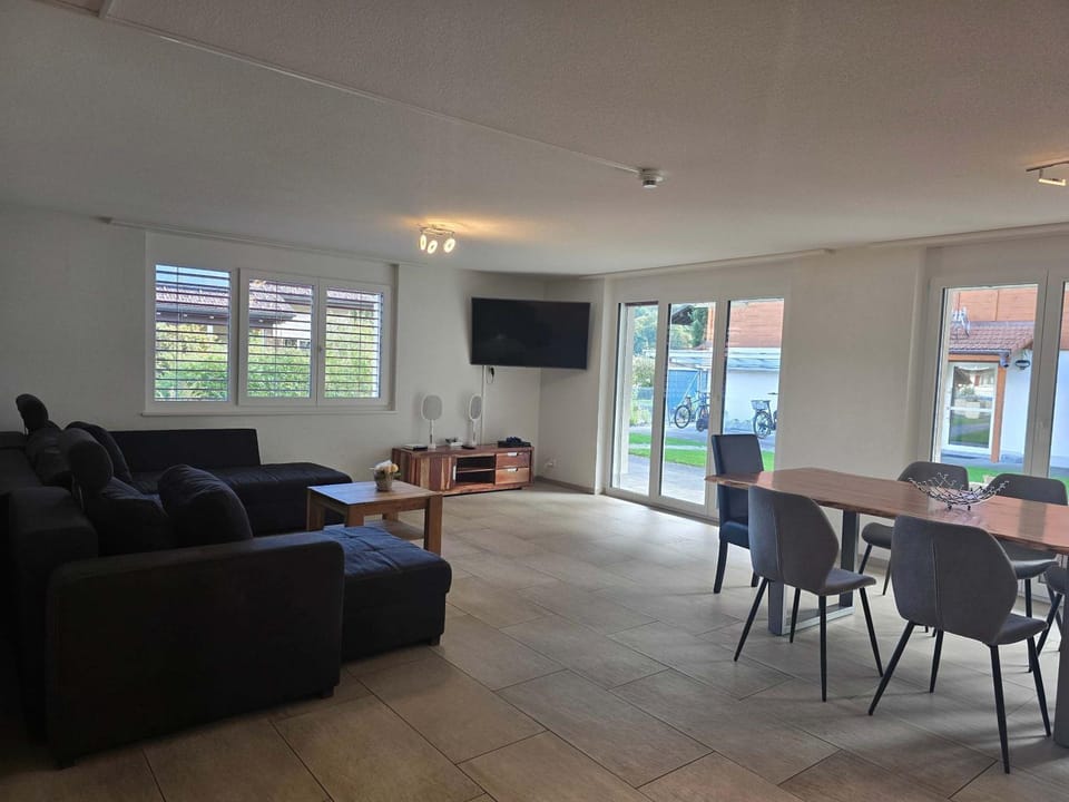 TV and multimedia, Living room, Seating area, Dining area, Evening entertainment