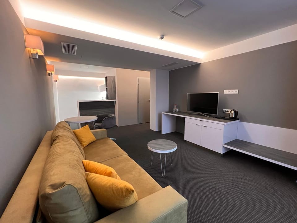 TV and multimedia, Photo of the whole room