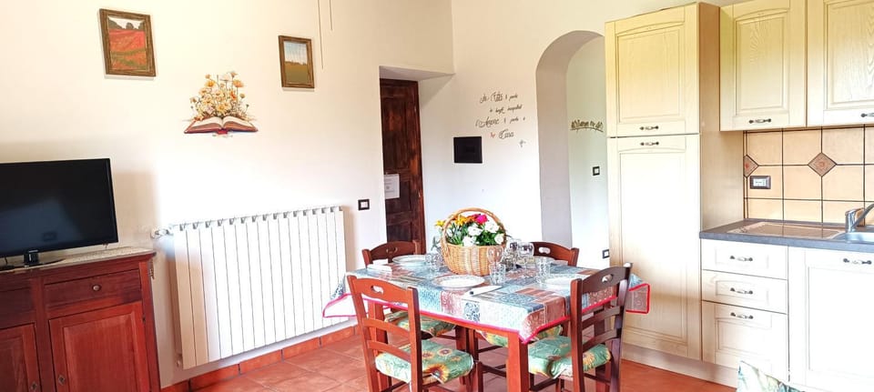Communal lounge/ TV room, Kitchen or kitchenette, Lounge or bar, Seating area, Dining area, Communal kitchen, Lunch, Lunch, stove, stove, kitchen, kitchen