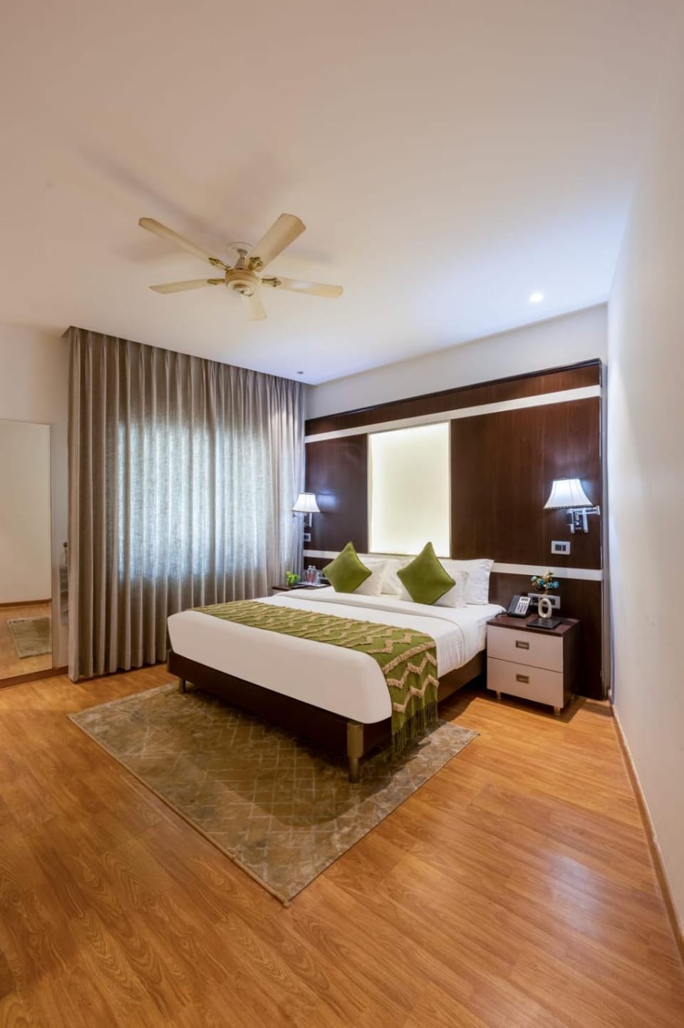 Bed, Photo of the whole room, Bedroom, fireplace