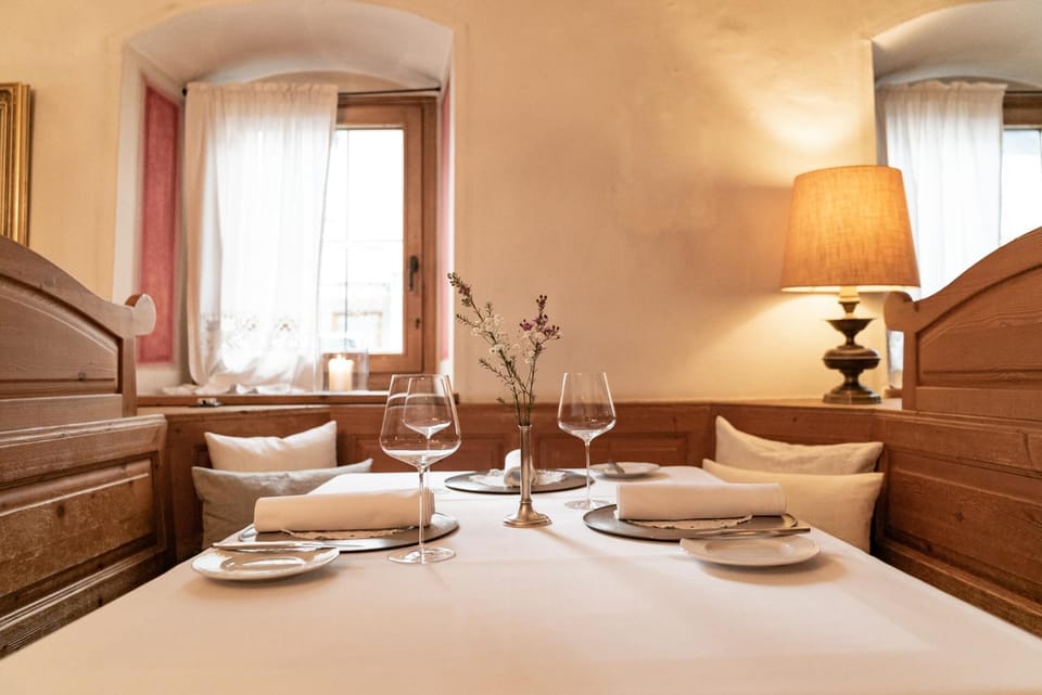 Restaurant/places to eat, Restaurant/places to eat