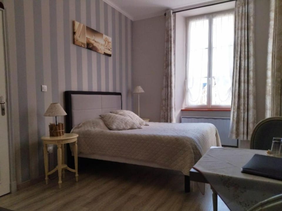La Maison De La Fontaine, Le Beny Bocage Bed and Breakfast in Normandy