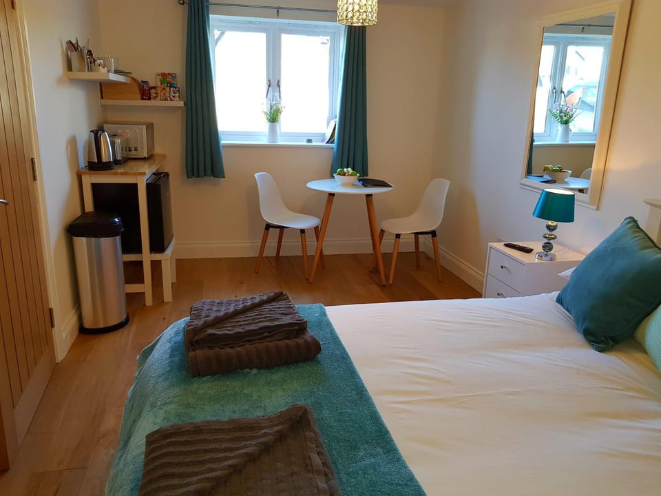 Photo of the whole room, Seating area, Bedroom