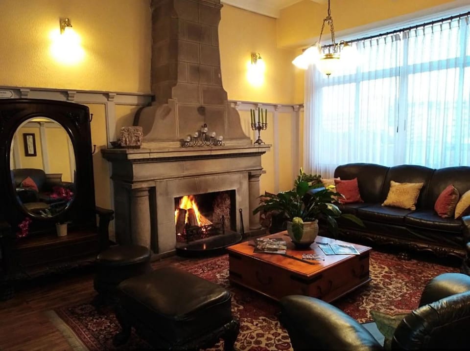 Communal lounge/ TV room