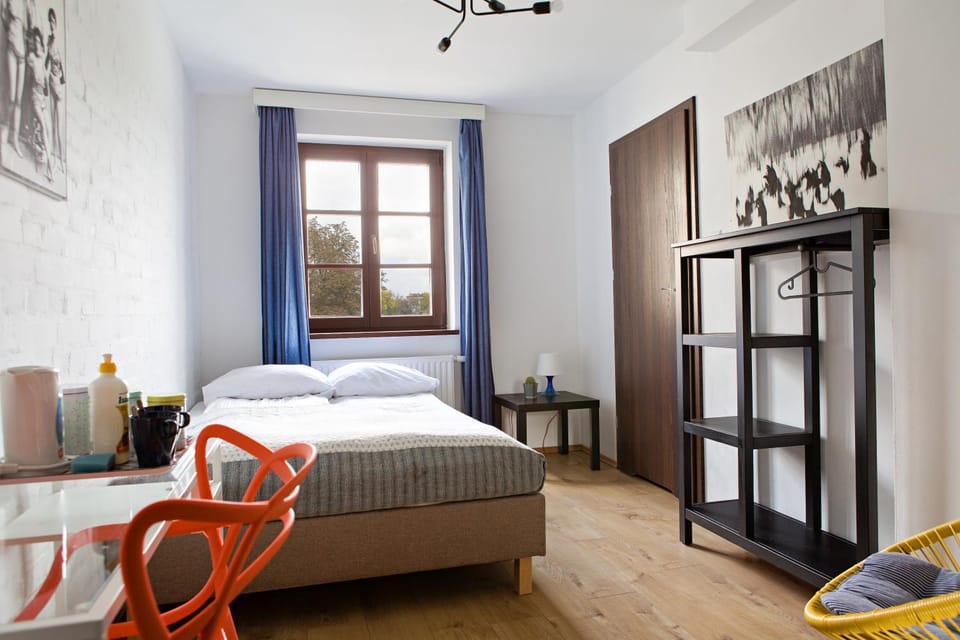 TV and multimedia, Coffee/tea facilities, Living room, Seating area, Dining area, City view, fireplace