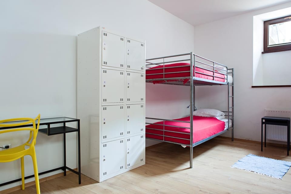 Photo of the whole room, bunk bed, Inner courtyard view, locker