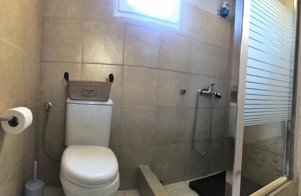 Sunshine's house near the beach, 10 min from the airport Country House in East Attica Regional Unit, Greece