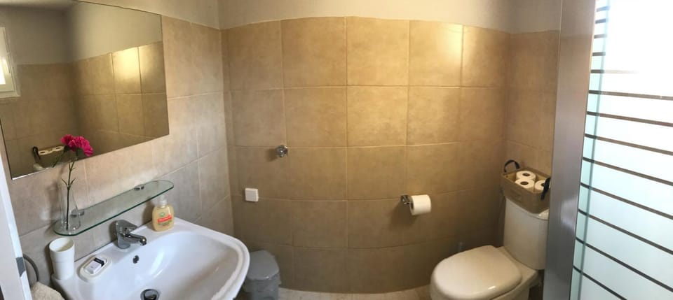 Sunshine's house near the beach, 10 min from the airport Country House in East Attica Regional Unit, Greece