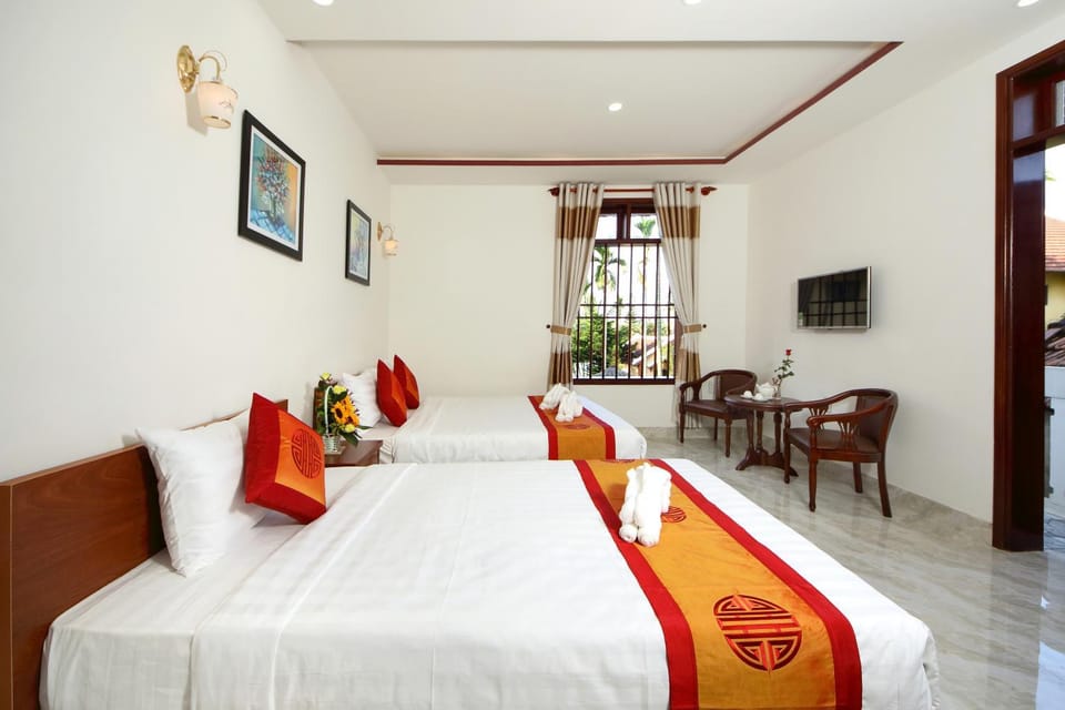 Property building, Bed, Decorative detail, Bedroom, Guests, Guests, Street view, Street view, Buffet breakfast, Buffet breakfast, Drinks, Drinks, children, young children, young children, young children, older children, older children, older children, group of guests, group of guests, group of guests