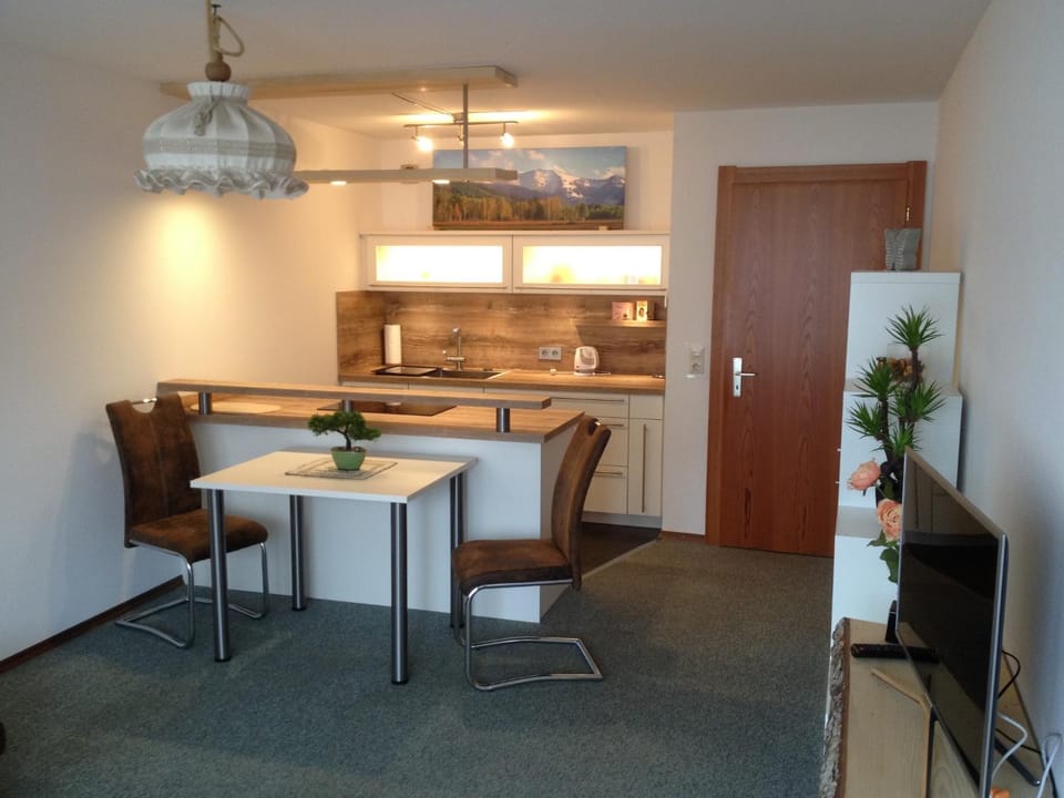 Kitchen or kitchenette, Decorative detail, Dining area